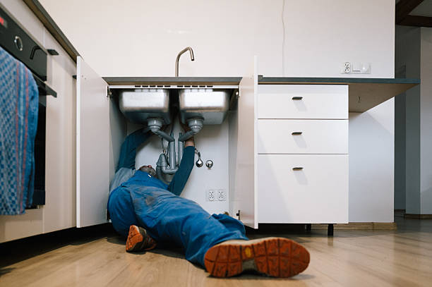 Professional Emergency Plumber technician working in Bellevue, WA